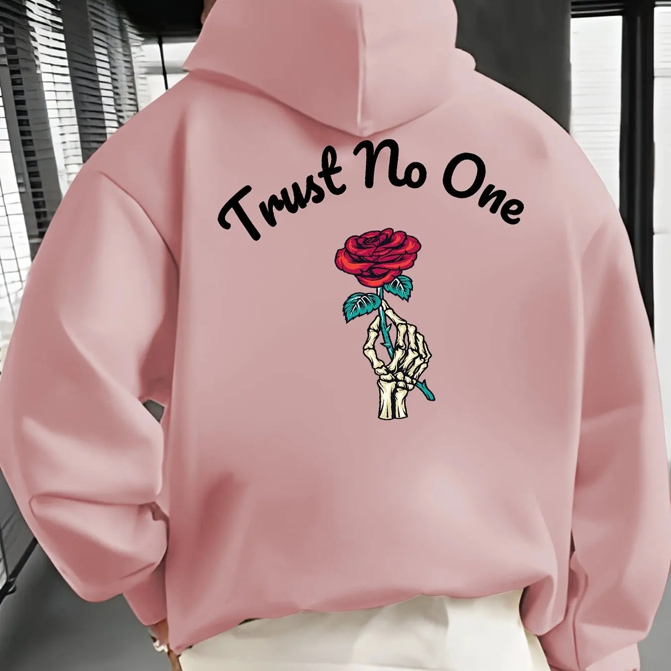 Hoodie Streetwear Noir – Sweat Unisexe avec Cartoon Rose et Cœurs
