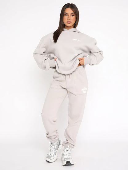 Ensemble Lounge de Luxe – Édition White Fox Élégante et Confortable